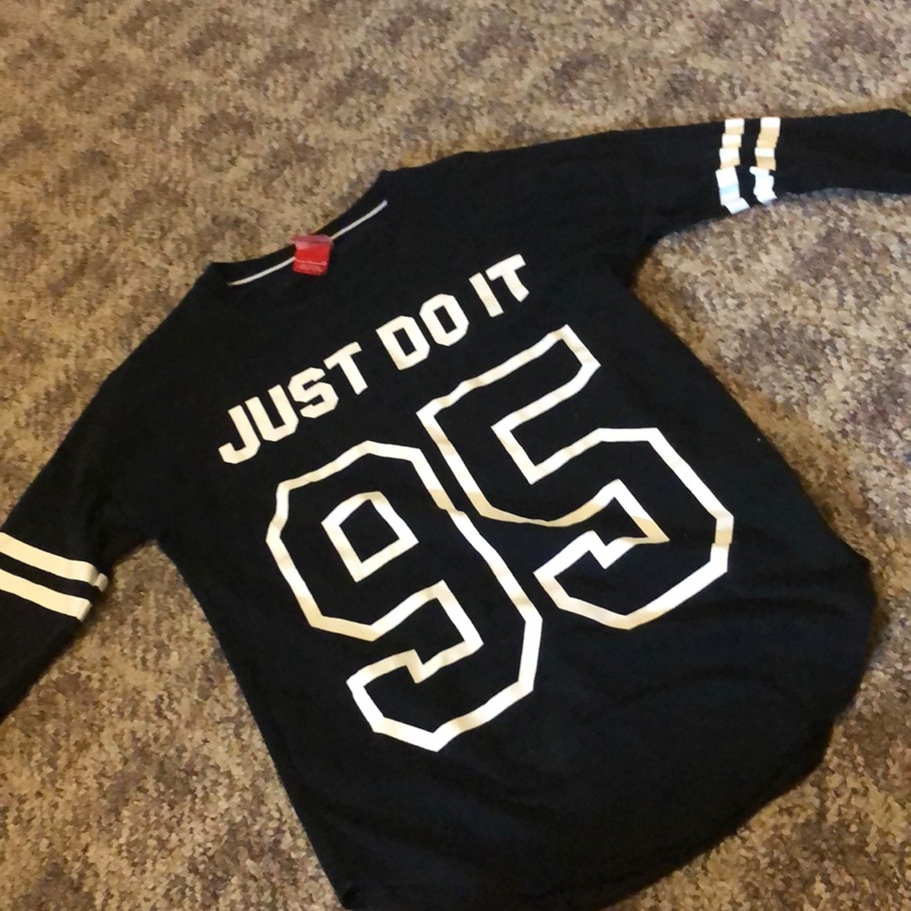nike shirt with quarter length sleeves